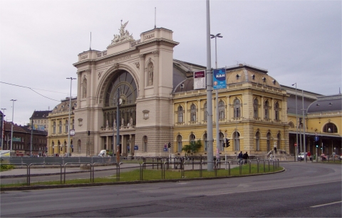 Array Budapest Keleti pályaudvar